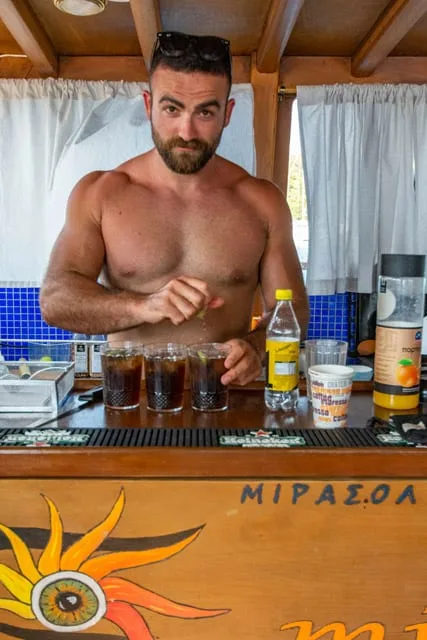 A crew member pouring drinks at the boat’s bar